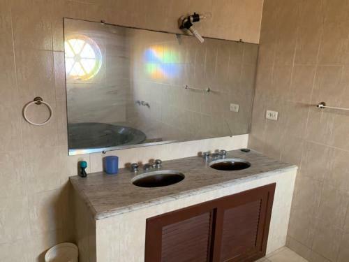 Casa de Frente Pro Mar Com 4 Su�tes Baln. Pi�arras