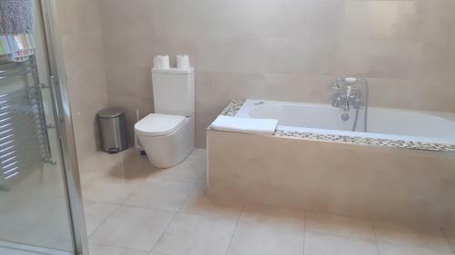 Single Room In Lovely Country Residence