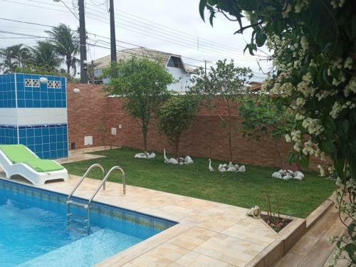 Casa T�rrea Com Piscina � 100 Mts Da Praia