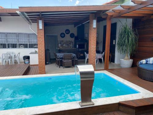 Casa Agrad�vel Com Piscina, A Poucos Passos Da Praia
