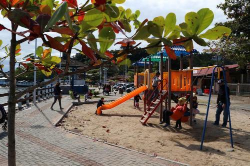 Curta Praia de Arma��o - Casa Girassol