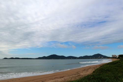 Curta Praia de Arma��o - Casa Girassol