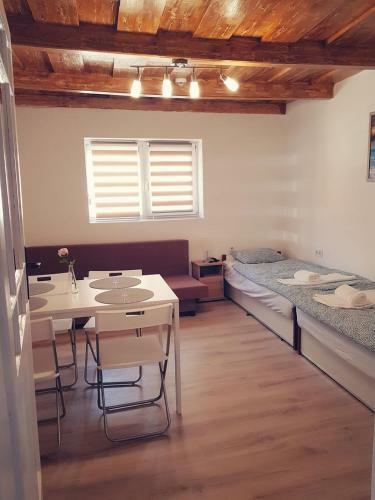 Gy�ngy Apartmanh�zak