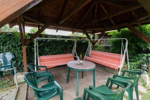 Hostal Nyugalom Apartman Hercegk�t