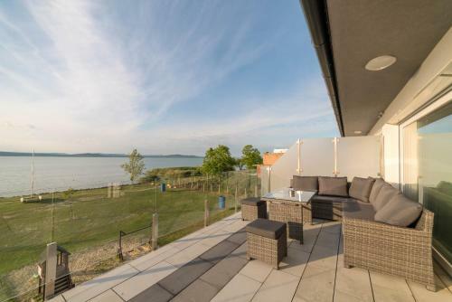 Heaven's Gate Apartment Fony�d