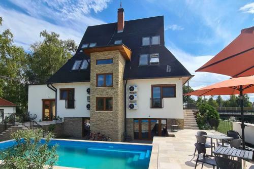 Hostal Mihely�nk