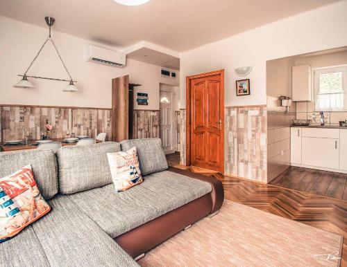 Sir�ly Apartman Fony�d