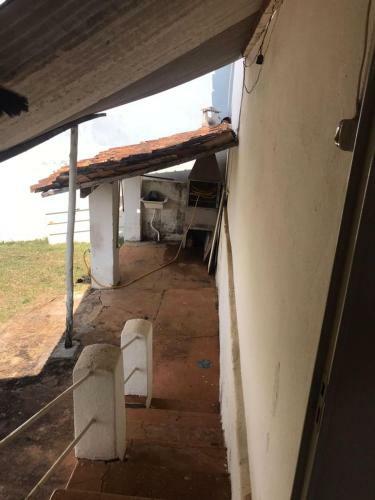 Casa Branca Com Estacionamento - Melhorturistar