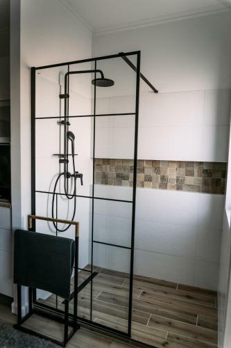 B15 - Wood&black Apartman