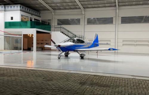 Hangar Para Avi�es, Hospedes E Seus Sonhos...