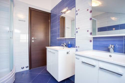 Apartments With Pool Ivana Krk