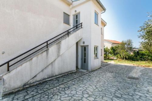 Apartments With A Parking Space Krk - 17897