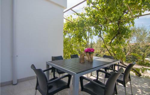Amazing Home In Krk With 8 Bedrooms