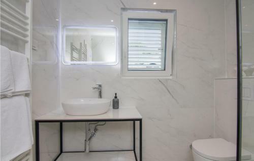Amazing Home In Krk With 8 Bedrooms
