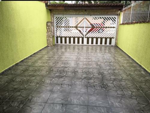 Casa Com Piscina � Menos de 100 Metros Da Praia