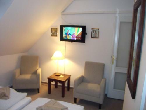 R�zsa Apartman