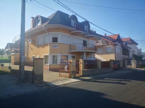 Z�ld S�lyom Apartman
