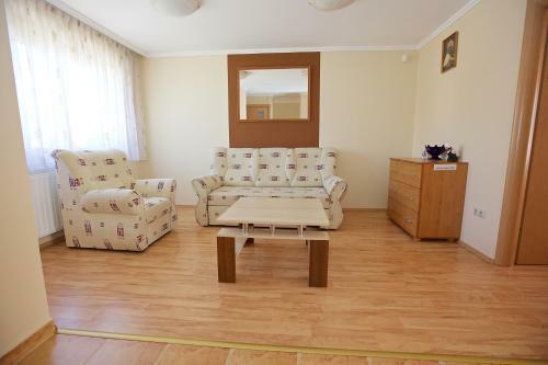 Zoli Apartmanok-br�dy 51-53