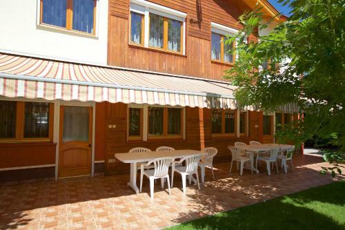 Zoli Apartmanok-br�dy 51-53