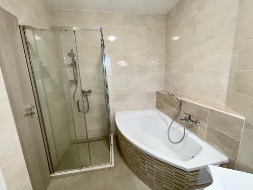 Lara Lux Apartment