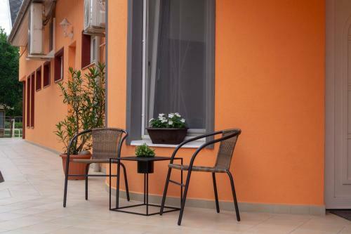 East Side Corner - Apartment 2