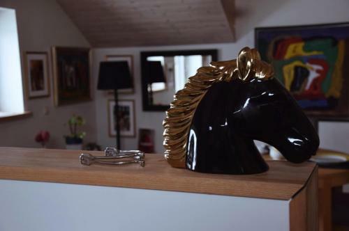 Hostal San Horses The Family
