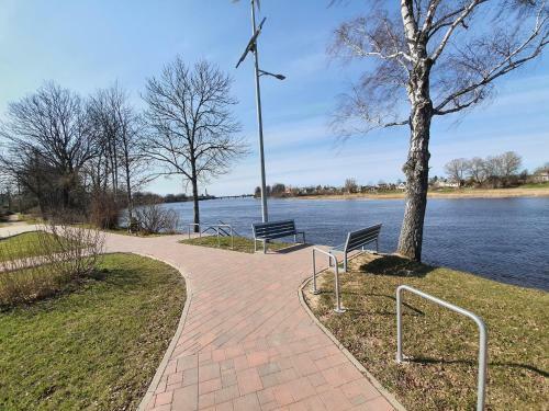 Riverside Holiday House Apartments