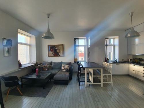 Vilnius Apartment With Stained Glass