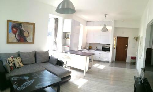Vilnius Apartment With Stained Glass