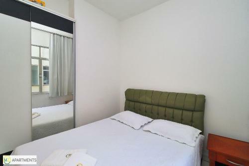 Apartamento Sala E Quarto Simples E Silencioso Para 4 Pessoas Em Copacabana!