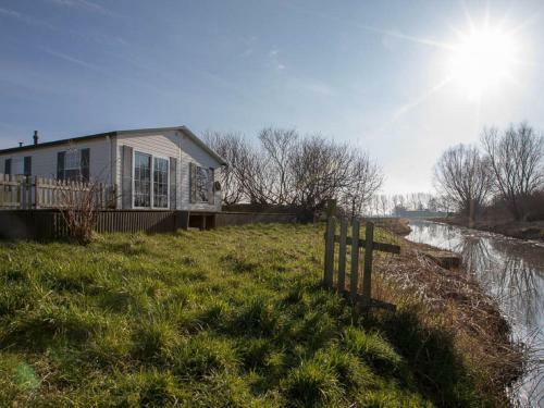 Detached Chalet With Beautiful Terrace, Near Alkmaar