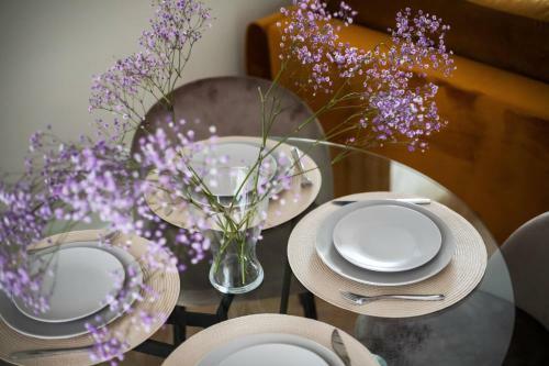 Centrally Located Riverside Apartment
