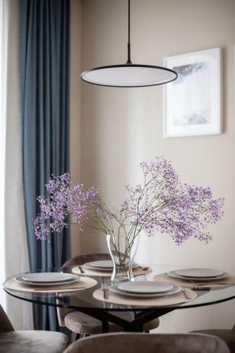 Centrally Located Riverside Apartment