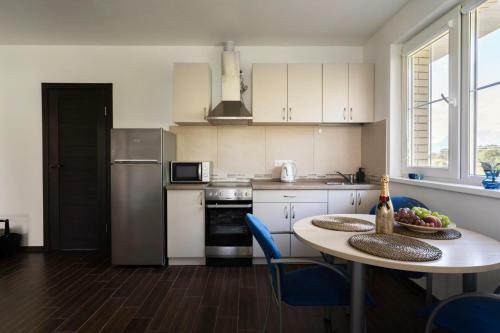 Between Two Lakes - 3 Apartment