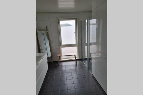 Rorbu P� Lilleeidet, Vestv�g�y