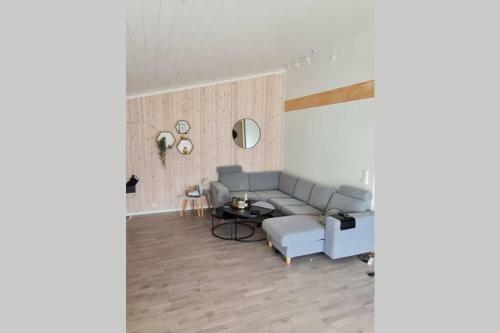 Rorbu P� Lilleeidet, Vestv�g�y