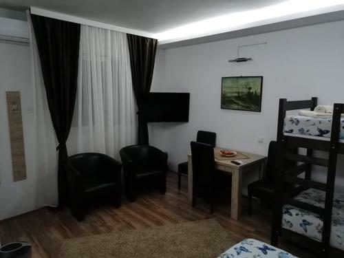 Hostal Preno?i?te Day Holiday