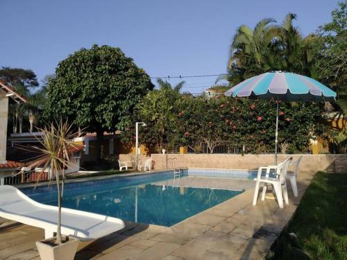 Lindo Chal� Com Piscina E Churrasqueira Em Ita�na