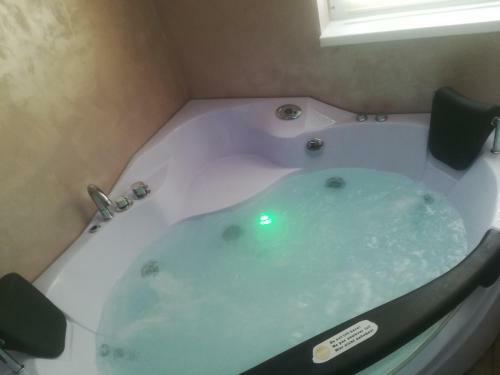 Hostal Jacuzzi Room