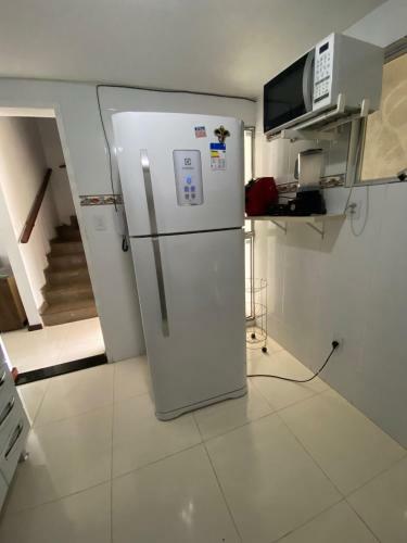 Casa 4/4(Amplos), Cond. Fechado Com Piscina-150m2
