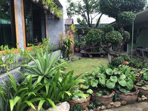 Hostal Baan Sala Lung Dam (Fisherman Village)
