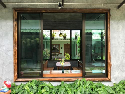 Hostal Baan Sala Lung Dam (Fisherman Village)