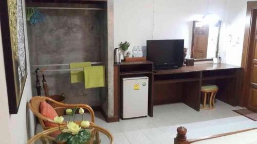 Hostal Baan Sala Lung Dam (Fisherman Village)