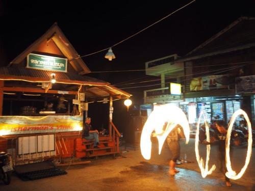 Hostal Baan Sala Lung Dam (Fisherman Village)