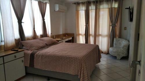 Casa de Alto Padr�o - 200 Mts Da Praia - 5/4