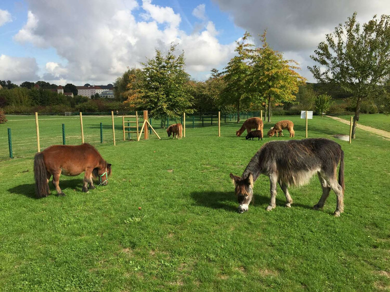Hotel Campanile Val De France