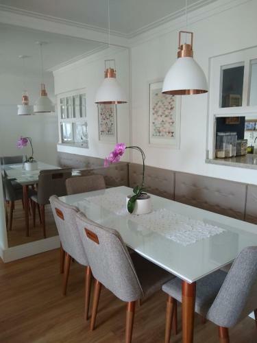 Apartamento Inteiro, Mobiliado, Com Piscina, Academia E Churrasqueira