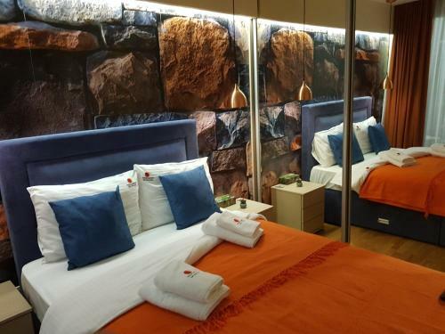 Sunstone Apartment