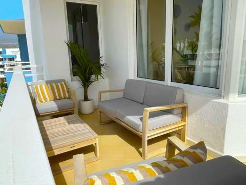 Refurbished 1 Bedroom Apartment With Large Pool