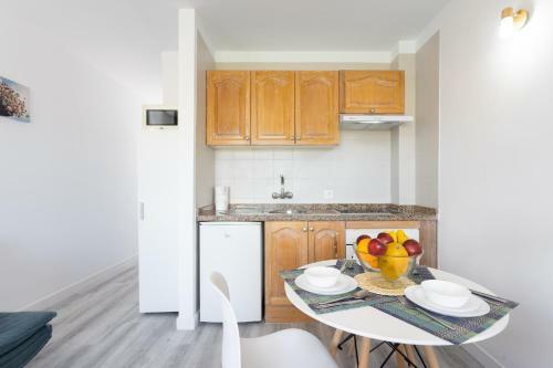 Sunny Days - Oceanfront Apartment 337